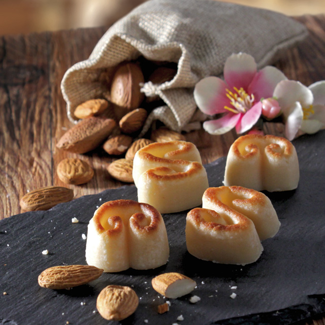 Geflämmtes Marzipan